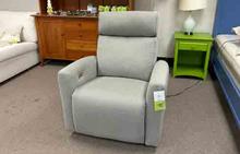 7000 Series Wall Hugger Power Recliner in Gray